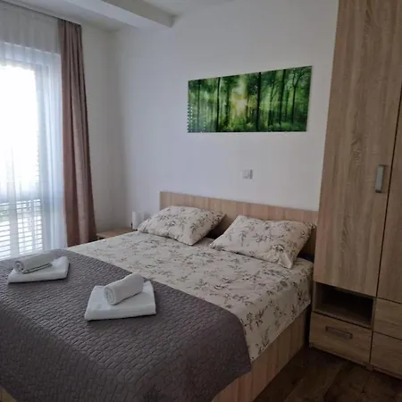 Toni Ii Appartement *