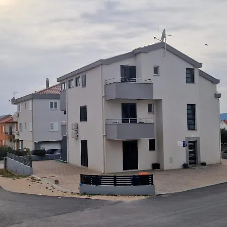 Toni Ii Biograd Na Moru